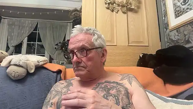 Snapshot of poggles chatting on March 19, 2026, 9:48 pm poggles online show from March 19, 2026, 9:48 pm