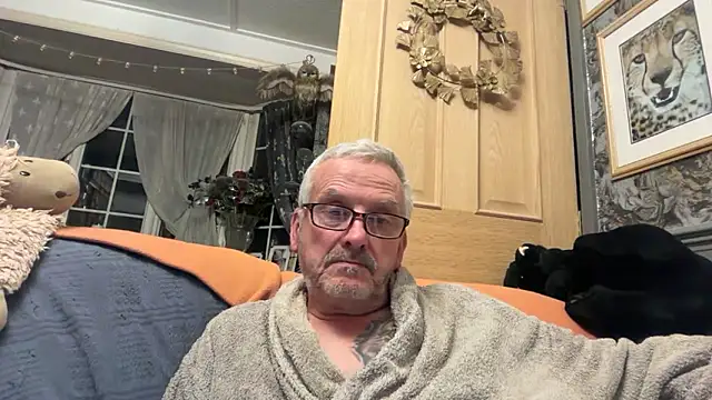 Snapshot of poggles chatting on March 15, 2026, 8:27 pm poggles online show from March 15, 2026, 8:27 pm