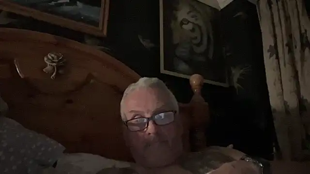Snapshot of poggles chatting on April 30, 2026, 8:38 pm poggles online show from April 30, 2026, 8:38 pm