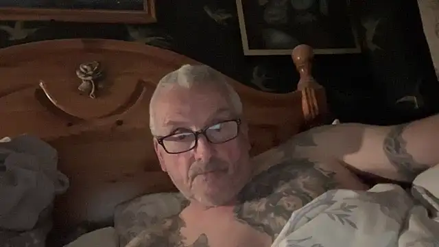 Snapshot of poggles chatting on April 28, 2026, 8:57 pm poggles online show from April 28, 2026, 8:57 pm