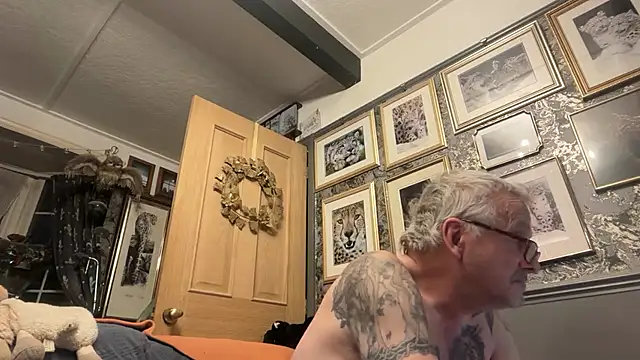 Snapshot of poggles chatting on March 27, 2026, 7:15 pm poggles online show from March 27, 2026, 7:15 pm