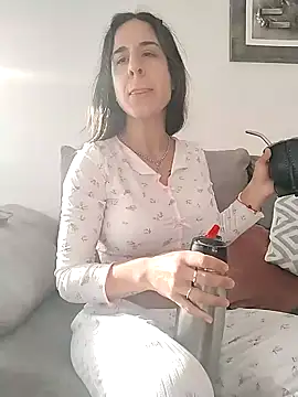 agustinalatina online show from November 10, 2025, 8:52 am