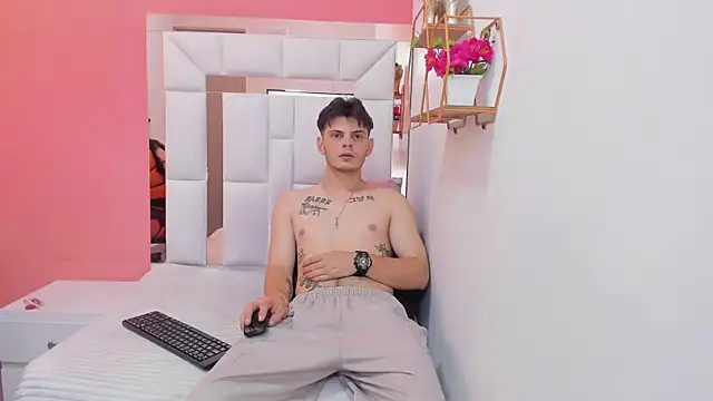 erickandnatasha 69 online show from February 14, 2026, 11:43 am