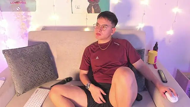 Snapshot of Young_Ben chatting on July 8, 2026, 11:16 pm Young Ben online show from July 8, 2026, 11:16 pm