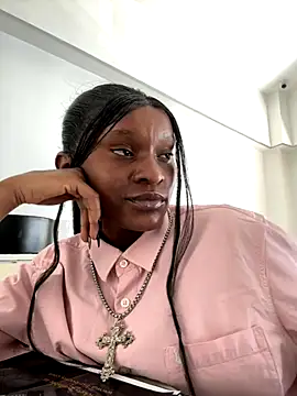 Snapshot of Lil-shawrie chatting on October 7, 2025, 11:00 am Lil-shawrie online show from October 7, 2025, 11:00 am