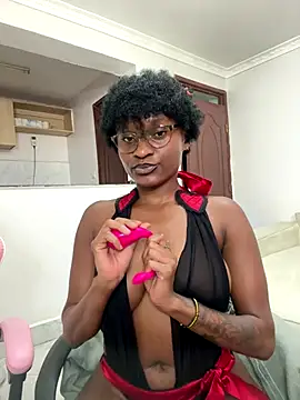 Snapshot of Lil-shawrie chatting on November 25, 2025, 10:43 pm Lil-shawrie online show from November 25, 2025, 10:43 pm