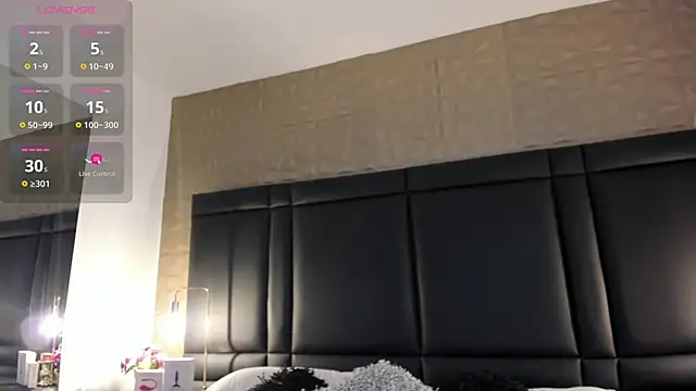 Snapshot of AxelThompson_ chatting on November 4, 2025, 11:58 am AxelThompson online show from November 4, 2025, 11:58 am