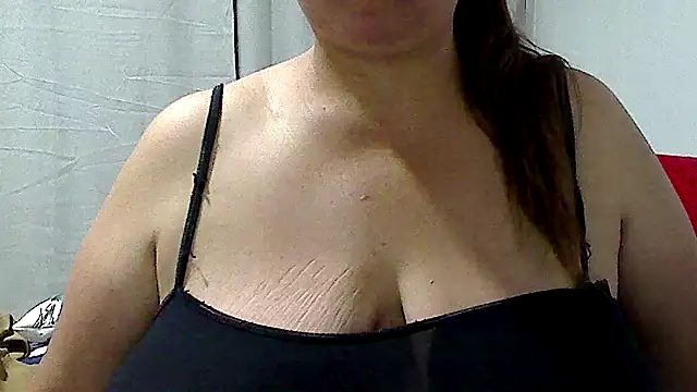 Snapshot of luciana69hot chatting on April 23, 2026, 5:03 pm luciana69hot online show from April 23, 2026, 5:03 pm