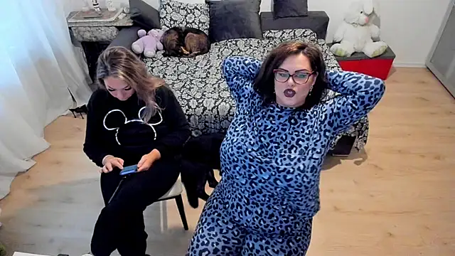 Snapshot of Squirt_Kimm chatting on October 3, 2025, 11:56 am Squirt Kimm online show from October 3, 2025, 11:56 am