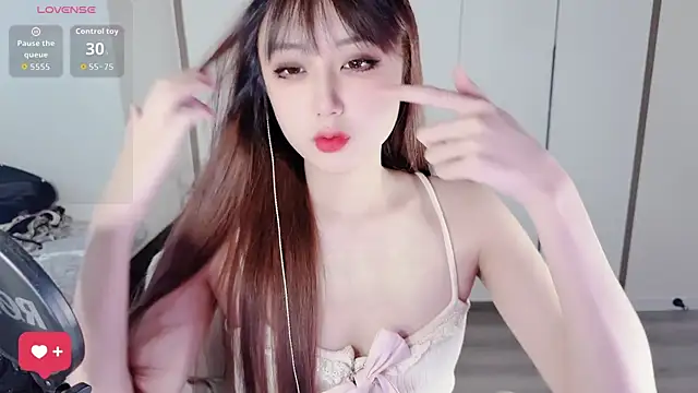 OwQoll online show from September 11, 2025, 1:49 am