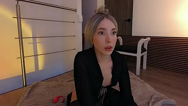 Snapshot of Lili_Cherry chatting on February 18, 2026, 11:01 pm Lili Cherry online show from February 18, 2026, 11:01 pm