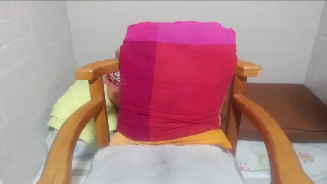 rose-crystal online show from March 15, 2026, 11:45 pm