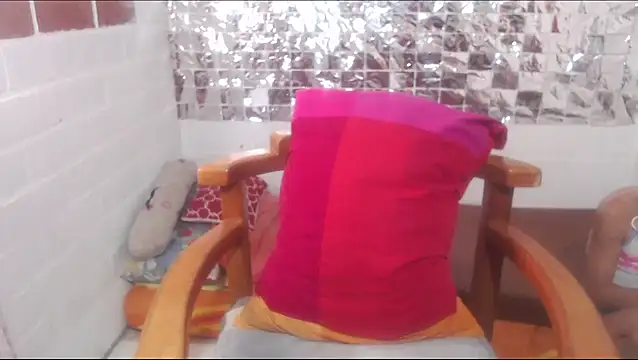 rose-crystal online show from February 22, 2026, 5:47 pm