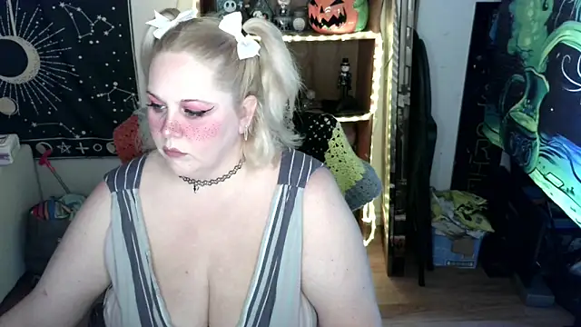 Snapshot of Kinky_Witch chatting on April 3, 2026, 7:09 pm Kinky Witch online show from April 3, 2026, 7:09 pm
