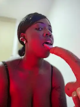 Alexia 24 online show from November 23, 2025, 4:22 am