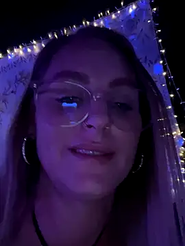 Snapshot of BossMomma0387 chatting on September 10, 2025, 3:27 am BossMomma0387 online show from September 10, 2025, 3:27 am