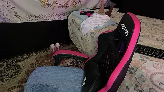 Snapshot of BossMomma0387 chatting on October 31, 2025, 2:19 am BossMomma0387 online show from October 31, 2025, 2:19 am