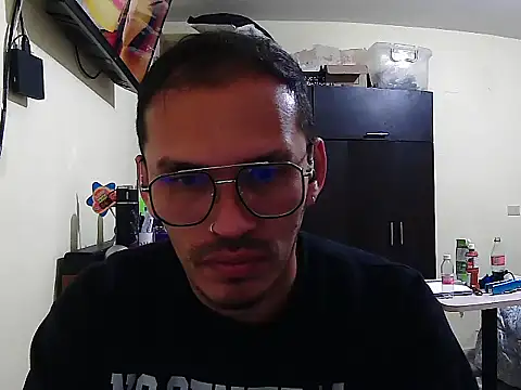 DOBLEWYOSK69G online show from October 10, 2025, 5:52 am