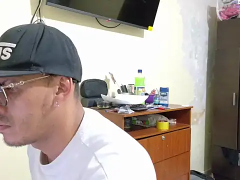 DOBLEWYOSK69G online show from October 4, 2025, 1:45 pm