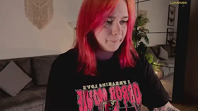 lunaalli online show from April 5, 2026, 9:54 pm