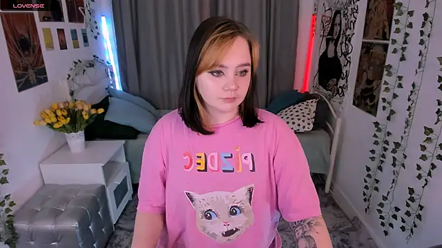 lunaalli online show from November 14, 2025, 4:21 pm