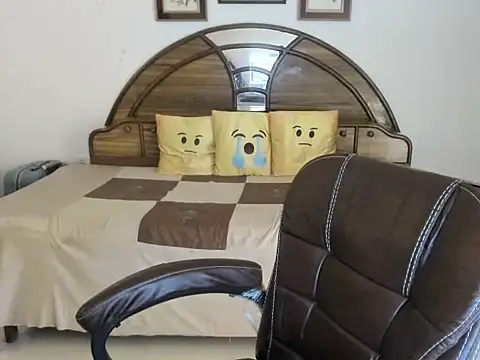 Snapshot of LovelyYoYo chatting on October 8, 2025, 2:13 am LovelyYoYo online show from October 8, 2025, 2:13 am