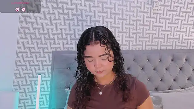 Snapshot of Evaa_Lunna_ chatting on May 17, 2026, 5:57 pm Evaa Lunna online show from May 17, 2026, 5:57 pm