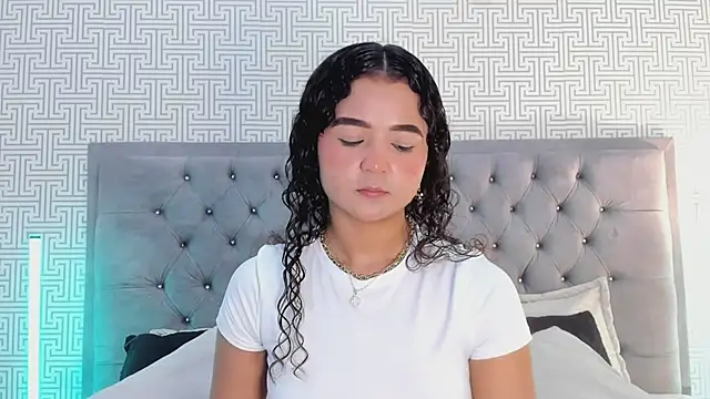 Snapshot of Evaa_Lunna_ chatting on May 9, 2026, 8:01 pm Evaa Lunna online show from May 9, 2026, 8:01 pm