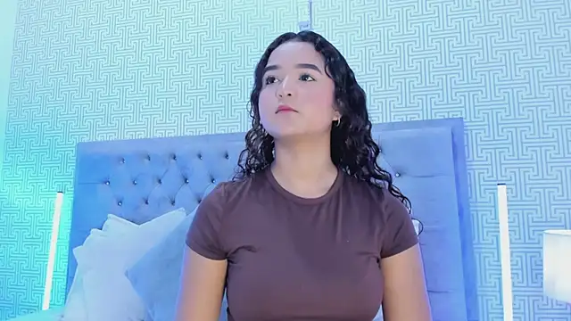 Evaa Lunna  online show from November 15, 2025, 7:18 pm