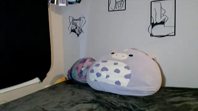 Snapshot of celeste_xxoo chatting on December 4, 2025, 2:05 pm celeste xxoo online show from December 4, 2025, 2:05 pm