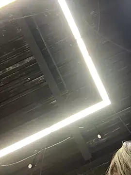 Ninazhang online show from November 26, 2025, 2:11 am