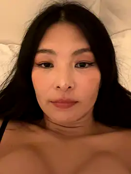 Ninazhang online show from October 21, 2025, 2:00 am