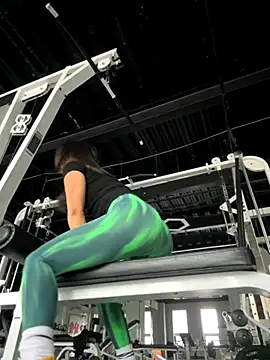 Ninazhang online show from November 7, 2025, 2:49 am