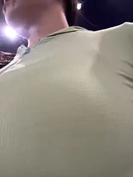 Ninazhang online show from October 31, 2025, 1:57 am