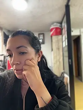 Snapshot of SALOME_KORLAND chatting on April 25, 2026, 3:42 pm SALOME KORLAND online show from April 25, 2026, 3:42 pm