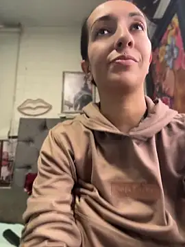 Snapshot of SALOME_KORLAND chatting on April 8, 2026, 7:37 pm SALOME KORLAND online show from April 8, 2026, 7:37 pm