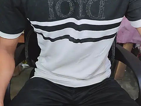 Snapshot of ChiseledCharm chatting on October 4, 2025, 3:02 pm ChiseledCharm online show from October 4, 2025, 3:02 pm