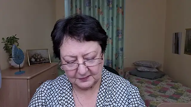 Snapshot of Margo_Moll chatting on December 5, 2025, 7:40 am Margo Moll online show from December 5, 2025, 7:40 am