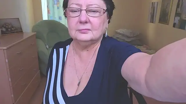 Snapshot of Margo_Moll chatting on December 15, 2025, 8:42 am Margo Moll online show from December 15, 2025, 8:42 am