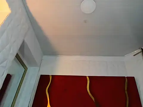 chaniesmith69x online show from November 24, 2025, 4:12 am