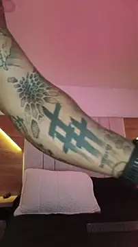 Snapshot of David_tatto1 chatting on November 30, 2025, 2:34 am David tatto1 online show from November 30, 2025, 2:34 am