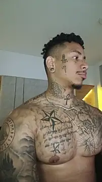 Snapshot of David_tatto1 chatting on December 17, 2025, 2:49 am David tatto1 online show from December 17, 2025, 2:49 am