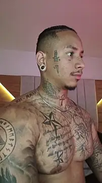 Snapshot of David_tatto1 chatting on December 2, 2025, 2:01 am David tatto1 online show from December 2, 2025, 2:01 am