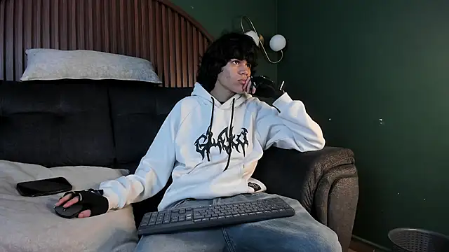Snapshot of Diamond_twink chatting on July 12, 2026, 5:41 am Diamond twink online show from July 12, 2026, 5:41 am