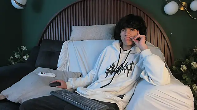 Snapshot of Diamond_twink chatting on July 24, 2026, 7:15 am Diamond twink online show from July 24, 2026, 7:15 am