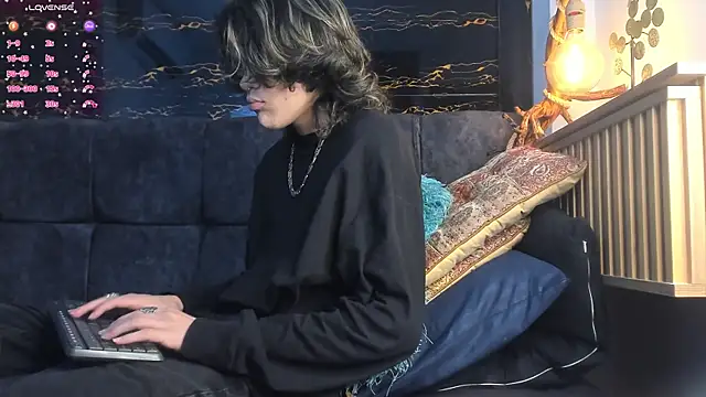 Diamond twink online show from November 27, 2025, 4:35 am