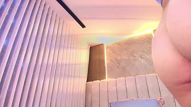 Snapshot of celeste_moonx chatting on December 19, 2025, 12:07 pm celeste moonx online show from December 19, 2025, 12:07 pm