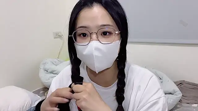 LHeart online show from September 25, 2025, 2:12 pm