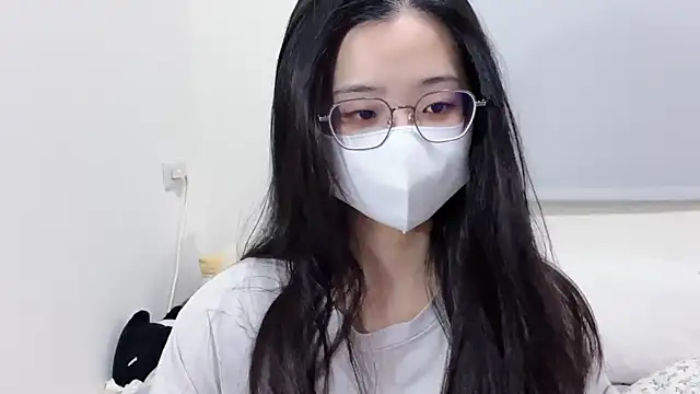 LHeart online show from October 22, 2025, 2:05 pm