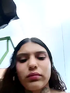 Snapshot of Alis_1327 chatting on October 26, 2025, 10:32 pm Alis 1327 online show from October 26, 2025, 10:32 pm